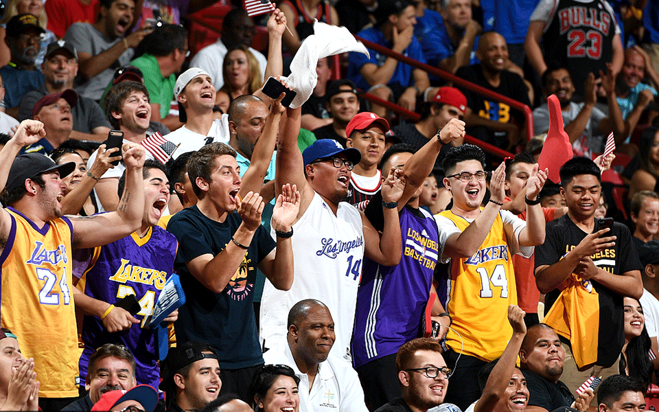 关于场面火爆！NBA观众席沸腾不已的信息