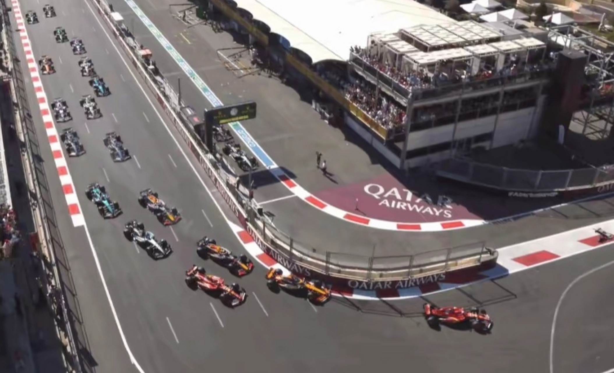 雷诺车队险胜迈凯伦，佩雷兹惊艳四座