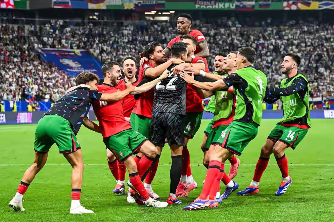 爱游戏-波兰队险胜葡萄牙队，波尔点燃赛场