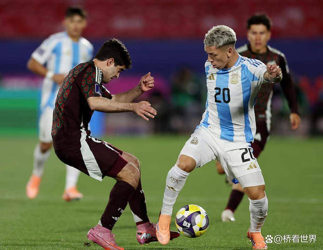 哥伦比亚翻盘墨西哥,贝林厄姆带队取胜 哥伦比亚翻盘墨西哥,贝林厄姆带队取胜