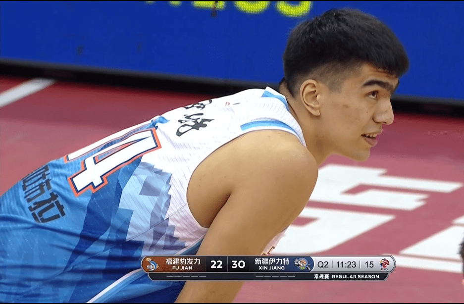 爱游戏在线-上海队碾压吉林队，浓眉哥高光表现