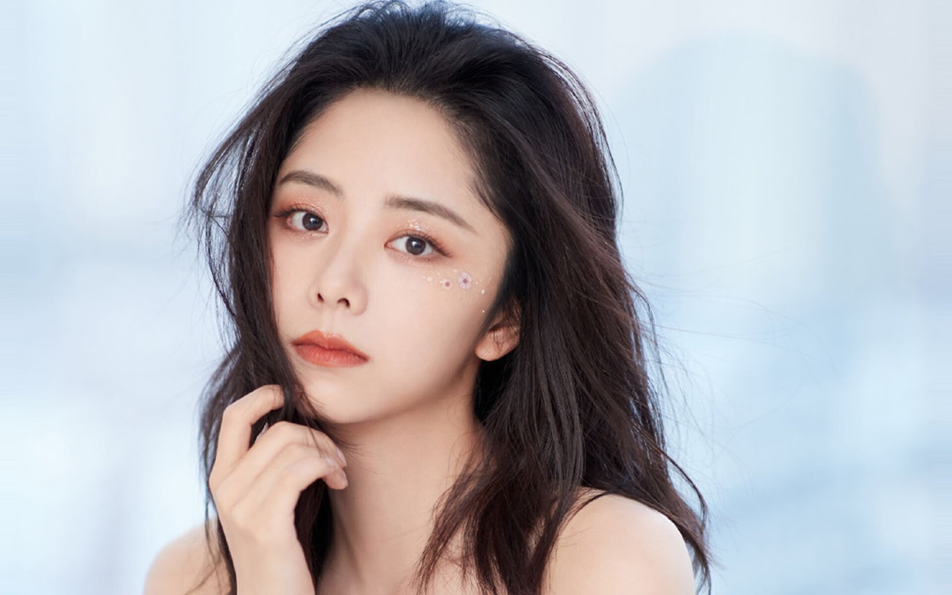 爱游戏-羽毛球赛场双线报捷，法国队轻取泰国队，郑思维状态火热引领胜利浪潮