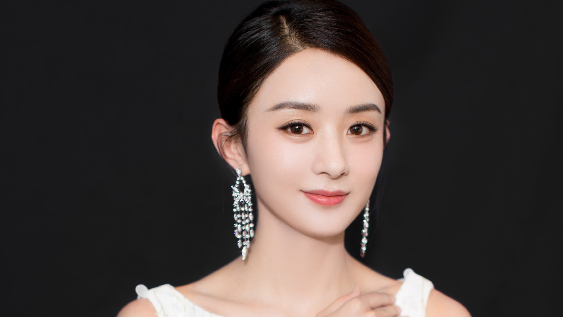 极速狂飙,从骑士到赛车手,英格拉姆在F1街道赛上的双重荣耀