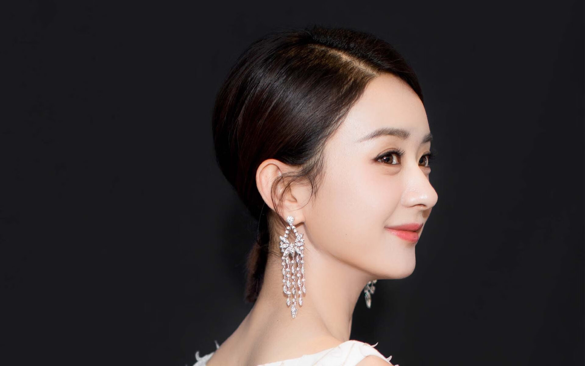 本泽马稳定输出不掉线，贝蒂斯3-2险胜多特蒙德，锋线巨星主宰绿茵战场